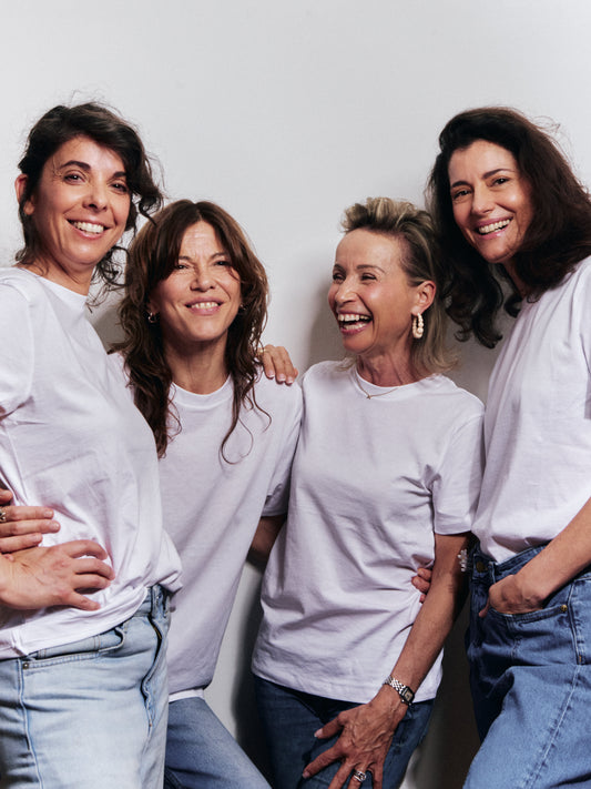 La ménopause transforme le corps, mais pas la confiance en soi. Découvrez comment cette étape peut devenir une renaissance et renforcer l’estime de soi.